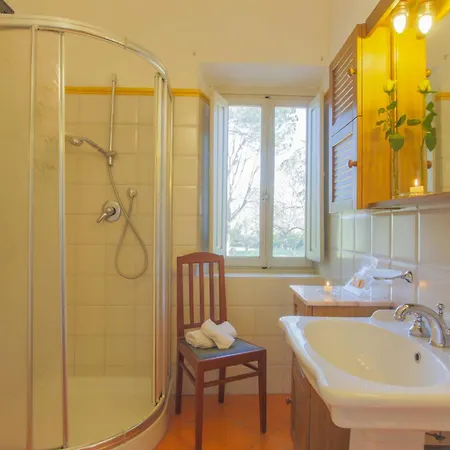 De Fiori 14 Sleeps By Tuscanhouses Apartamento Pistoya
